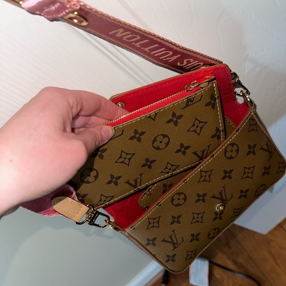 Louis Vuitton Crossbody Bag with two wallets - Picture 4 of 8